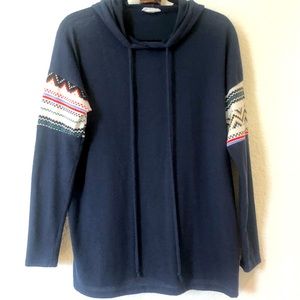 Super comfortable and lightweight sweater. Size Medium.